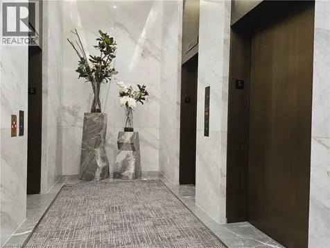 200 Bloor Street West Toronto ON M5S 1T8