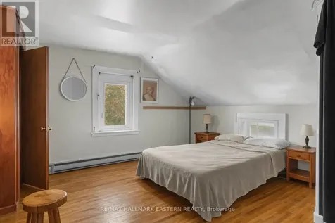 15 Albert Street Selwyn ON K0L 2H0