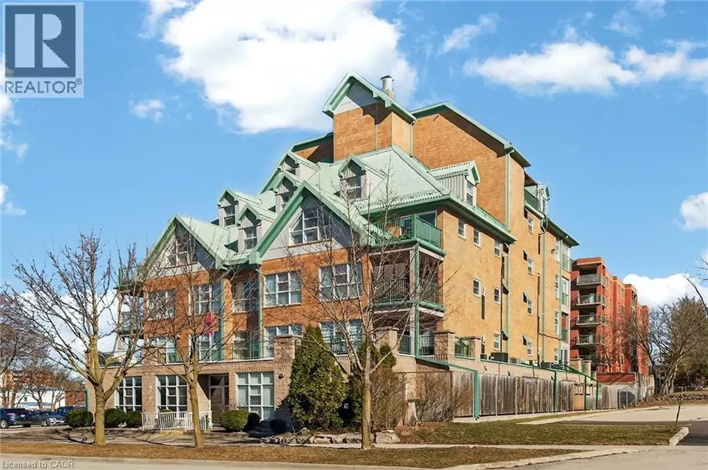 19 Lake Avenue South Stoney Creek ON L8G 2V1