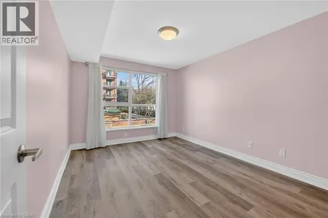 19 Lake Avenue South Stoney Creek ON L8G 2V1
