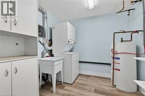 19 Lake Avenue South Stoney Creek ON L8G 2V1