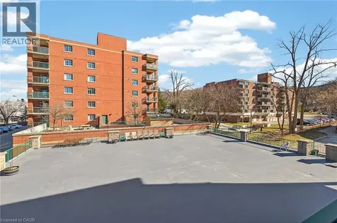 19 Lake Avenue South Stoney Creek ON L8G 2V1