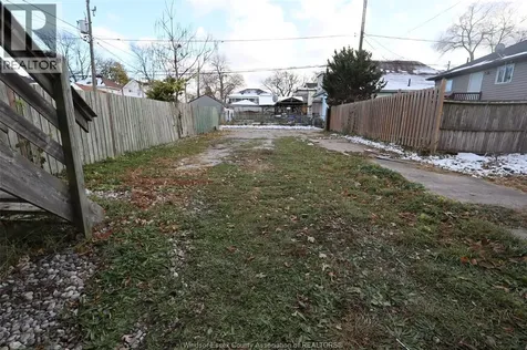 817 Chatham Street East Windsor ON N9A 2X8