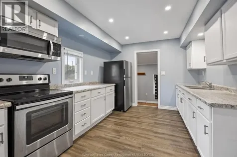 817 Chatham Street East Windsor ON N9A 2X8