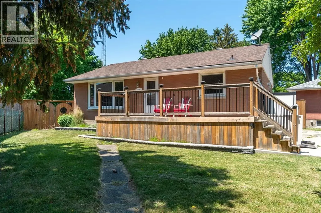 18 Tweedsmuir Avenue Sarnia ON N7S 2R8