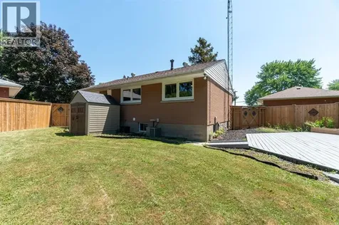 18 Tweedsmuir Avenue Sarnia ON N7S 2R8