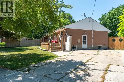 18 Tweedsmuir Avenue Sarnia ON N7S 2R8