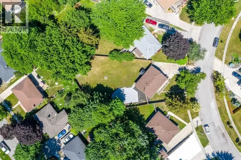 18 Tweedsmuir Avenue Sarnia ON N7S 2R8