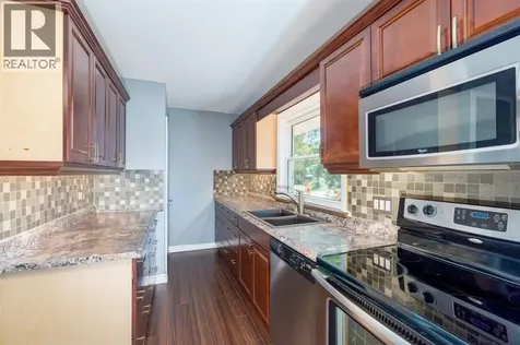 18 Tweedsmuir Avenue Sarnia ON N7S 2R8