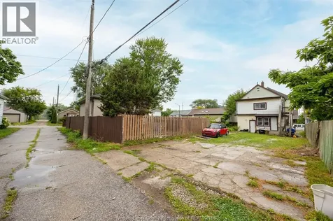 817 Chatham Street East Windsor ON N9A 2X8