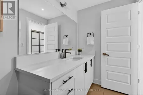 1035 Bank Street Ottawa ON K1S 3W9