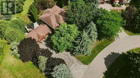 18 Hill Top Trail East Whitchurch-stouffville ON L4A 7X4