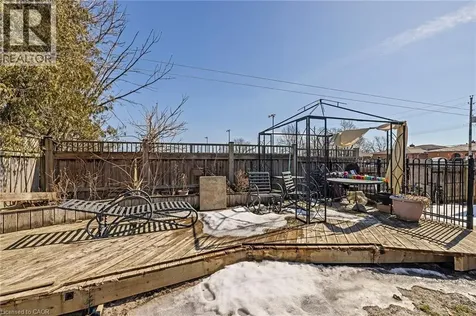 490 Queen Victoria Drive Hamilton ON L8W 1G9