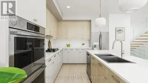 533 Adventure Private Ottawa ON K1V 9T2