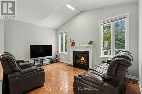 95 Evanshen Crescent Ottawa ON K2K 2X7