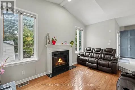 95 Evanshen Crescent Ottawa ON K2K 2X7