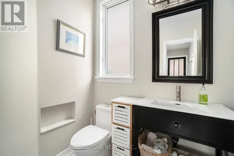 95 Evanshen Crescent Ottawa ON K2K 2X7