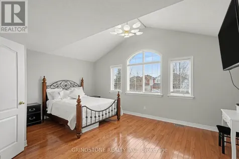 95 Evanshen Crescent Ottawa ON K2K 2X7