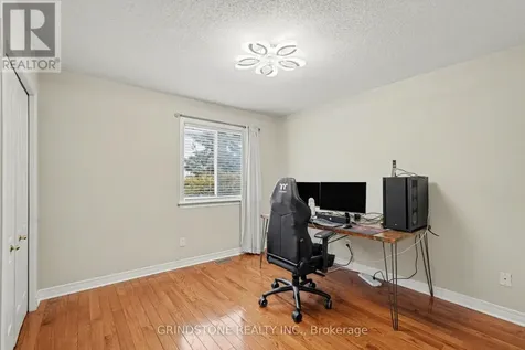 95 Evanshen Crescent Ottawa ON K2K 2X7