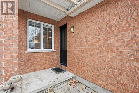 95 Evanshen Crescent Ottawa ON K2K 2X7
