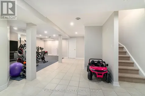 95 Evanshen Crescent Ottawa ON K2K 2X7