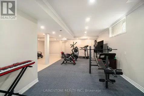 95 Evanshen Crescent Ottawa ON K2K 2X7