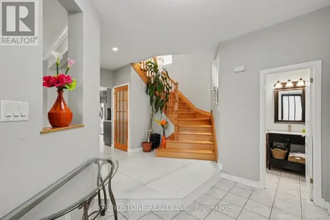 95 Evanshen Crescent Ottawa ON K2K 2X7