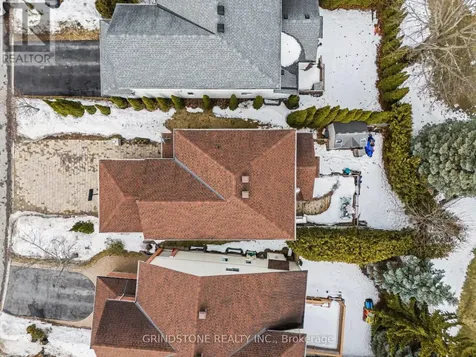 95 Evanshen Crescent Ottawa ON K2K 2X7