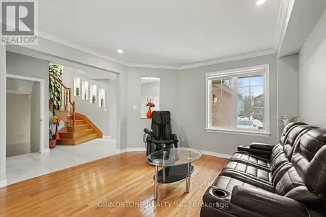 95 Evanshen Crescent Ottawa ON K2K 2X7