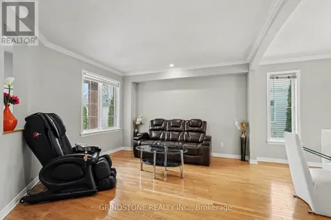 95 Evanshen Crescent Ottawa ON K2K 2X7