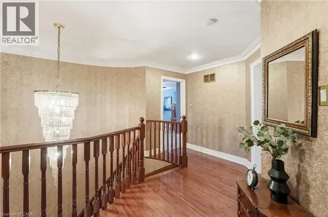39 Winegarden Trail Dundas ON L9H 7M1