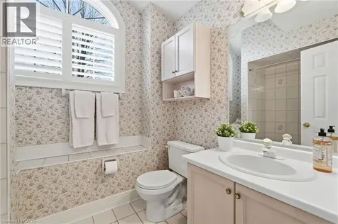 39 Winegarden Trail Dundas ON L9H 7M1