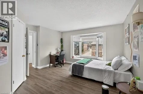 1548 Richmond Street London ON N6G 4W7