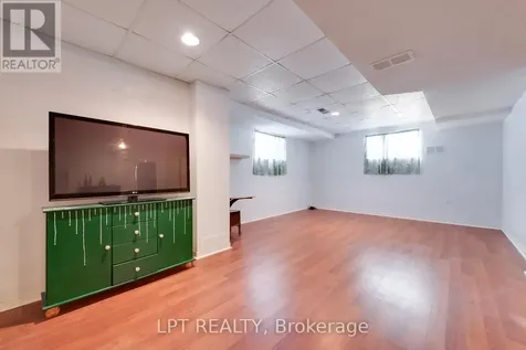 1 Bay Court Wasaga Beach ON L9Z 1P7