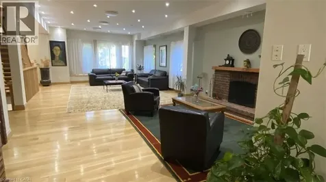 98 Burbank Drive Toronto ON M2K 1N4