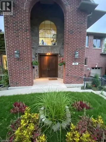 98 Burbank Drive Toronto ON M2K 1N4