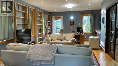 98 Burbank Drive Toronto ON M2K 1N4