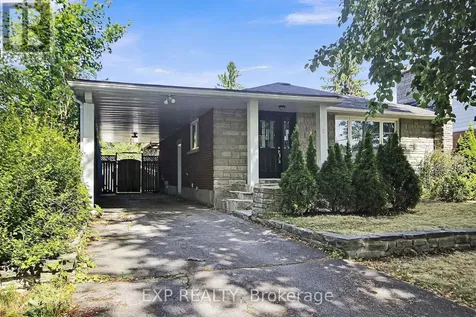 2247 Miramichi Street Ottawa ON K2C 0Z1