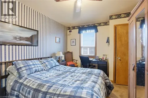 424 East 42nd Street Hamilton ON L8T 3A9