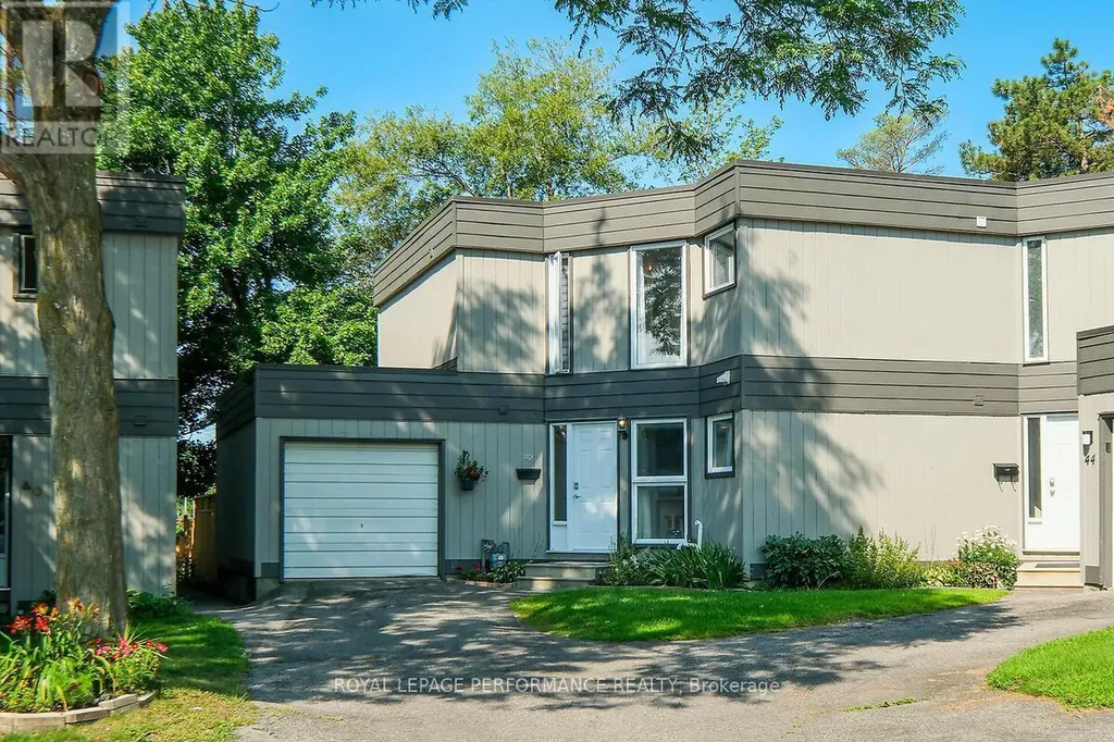 42 Compata Way Ottawa ON K1B 4W9