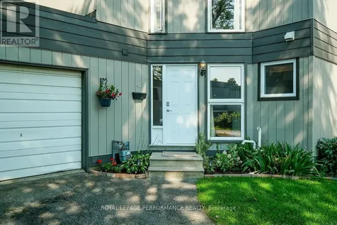 42 Compata Way Ottawa ON K1B 4W9
