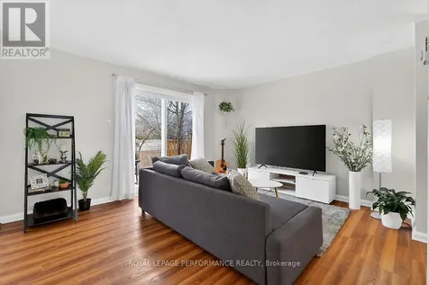 42 Compata Way Ottawa ON K1B 4W9