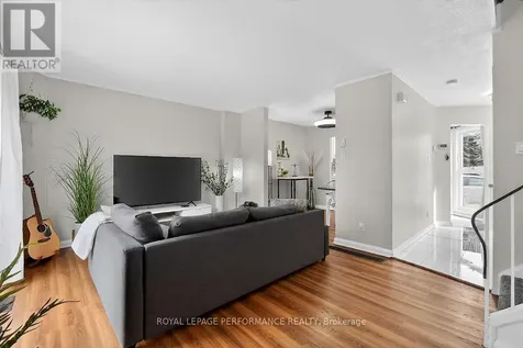 42 Compata Way Ottawa ON K1B 4W9