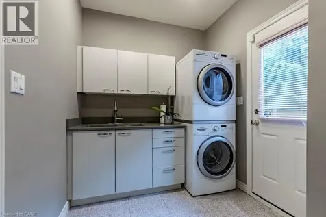 223 Briar Hill Crescent Ancaster ON L9G 3M9