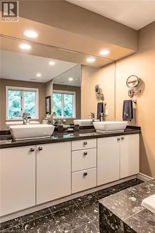 223 Briar Hill Crescent Ancaster ON L9G 3M9