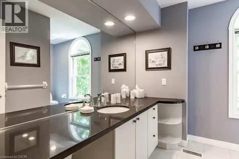 223 Briar Hill Crescent Ancaster ON L9G 3M9