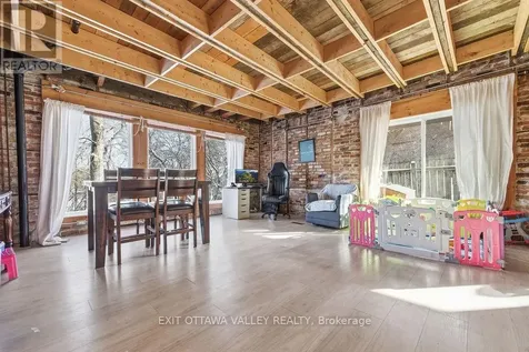 815 Pembroke Street West Pembroke ON K8A 5P5