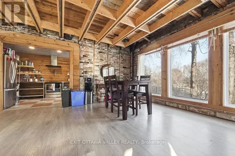 815 Pembroke Street West Pembroke ON K8A 5P5