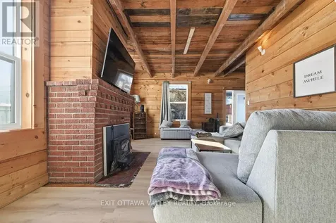 815 Pembroke Street West Pembroke ON K8A 5P5