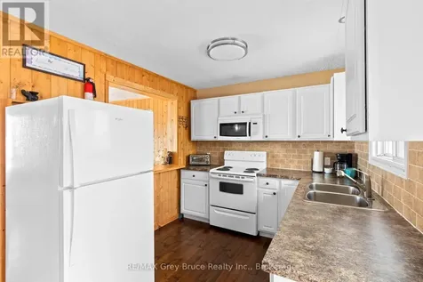 798 Dorcas Bay Road Northern Bruce Peninsula ON N0H 2R0